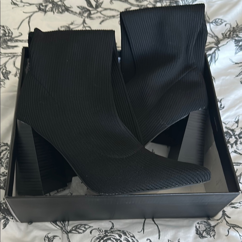 Lulu's Black Heeled Boots with Block Heel new in box